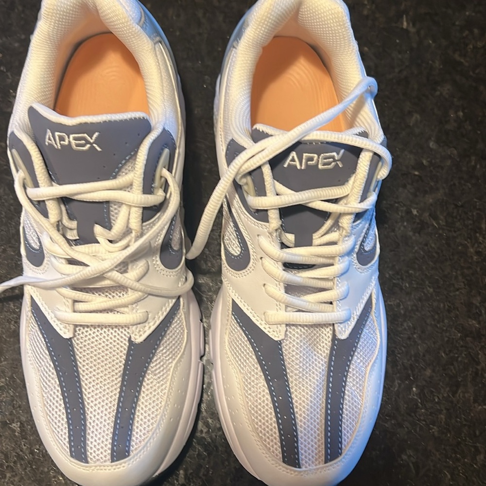 Apex Women's runner shoe